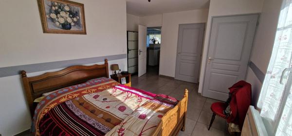 Maison  310 m² - 11 pièces dont 9 chambres - terrain 2561m² Noyers Sur Cher