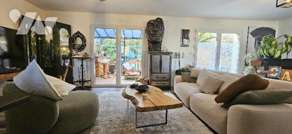 Maison de Ville avec superbe terrasse - 800m cathedrale St Corentin