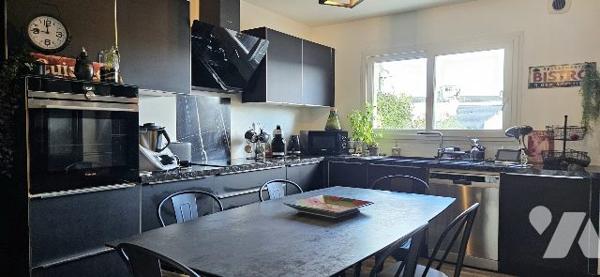 Maison de Ville avec superbe terrasse - 800m cathedrale St Corentin