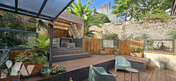 Maison de Ville avec superbe terrasse - 800m cathedrale St Corentin