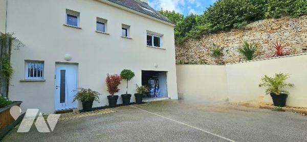 Maison de Ville avec superbe terrasse - 800m cathedrale St Corentin