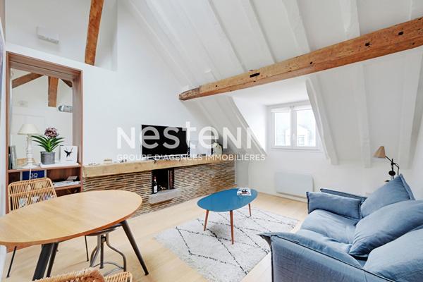 SAINT-GERMAIN-DES-PRÉS - L'EXCEPTIONNEL ! Splendide 2 Pièces Dernier Étage - Séjour Cathédrale, Poutres & Cheminée