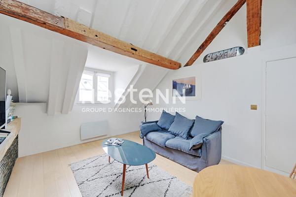 SAINT-GERMAIN-DES-PRÉS - L'EXCEPTIONNEL ! Splendide 2 Pièces Dernier Étage - Séjour Cathédrale, Poutres & Cheminée