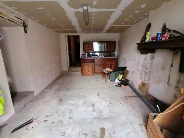 Maison en pierre avec dépendances et terrain à Darnac