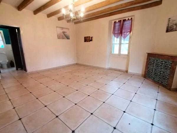 Maison en pierre avec dépendances et terrain à Darnac