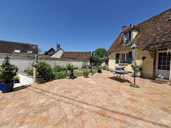 Vente                                                      Maison
                        
                     6 pièces                      159 m2                     à Gisors