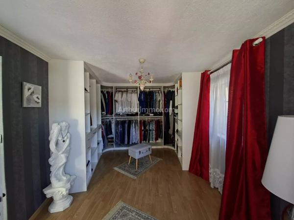 Vente                                                      Maison
                        
                     6 pièces                      159 m2                     à Gisors