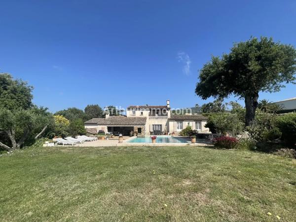 Vente                                                      Maison
                        
                     8 pièces                      272 m2                     à Grimaud