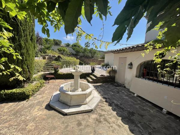 Vente                                                      Maison
                        
                     8 pièces                      272 m2                     à Grimaud
