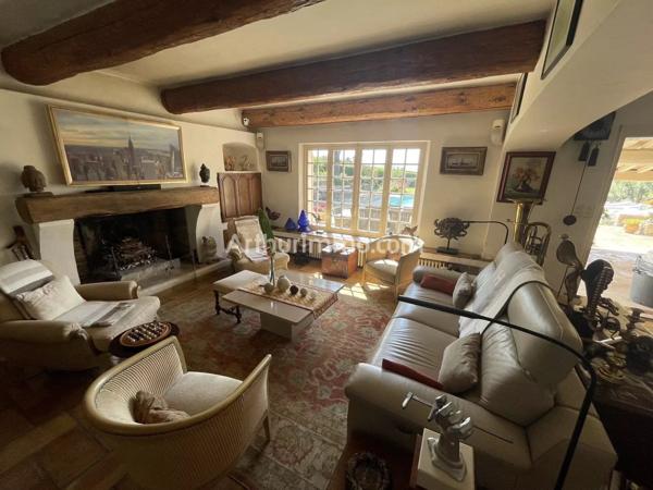 Vente                                                      Maison
                        
                     8 pièces                      272 m2                     à Grimaud