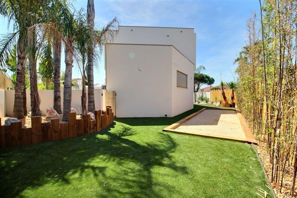 Villa d’architecte contemporaine, 200 m², piscine, volumes spectaculaires et jardin paysager à 15 minutes des plages