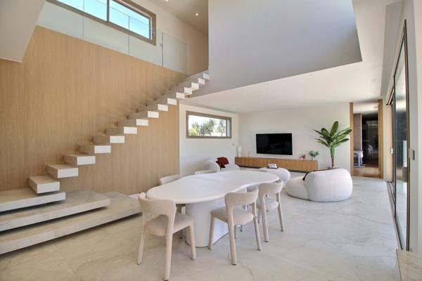 Villa d’architecte contemporaine, 200 m², piscine, volumes spectaculaires et jardin paysager à 15 minutes des plages