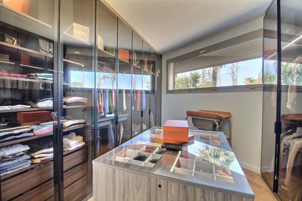 Villa d’architecte contemporaine, 200 m², piscine, volumes spectaculaires et jardin paysager à 15 minutes des plages
