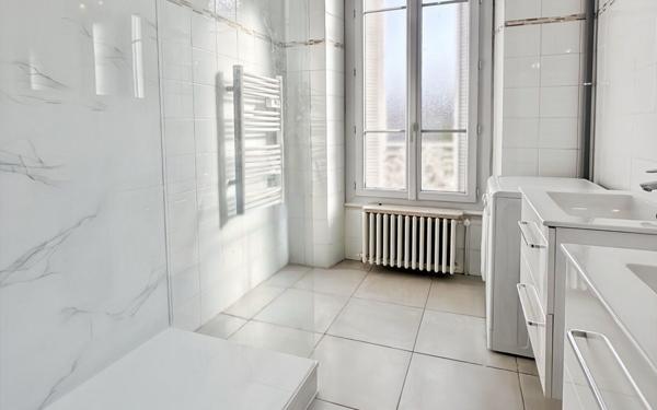 Appartement à louer    4 pièces •  Vals-les-Bains