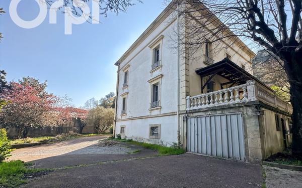 Appartement à louer    4 pièces •  Vals-les-Bains