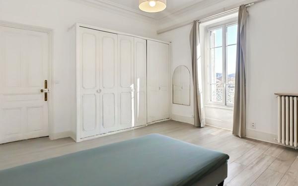 Appartement à louer    4 pièces •  Vals-les-Bains