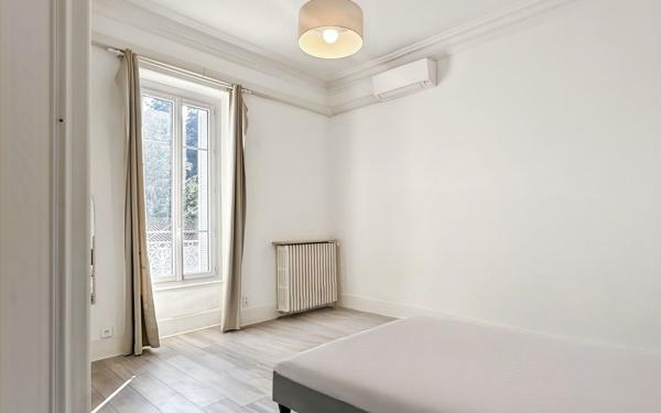 Appartement à louer    4 pièces •  Vals-les-Bains