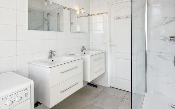 Appartement à louer    4 pièces •  Vals-les-Bains