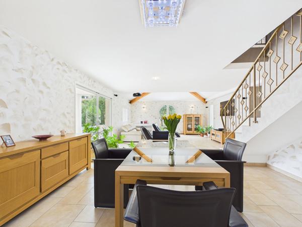 Maison d'architecte 189 m² , 4 chambres, piscine