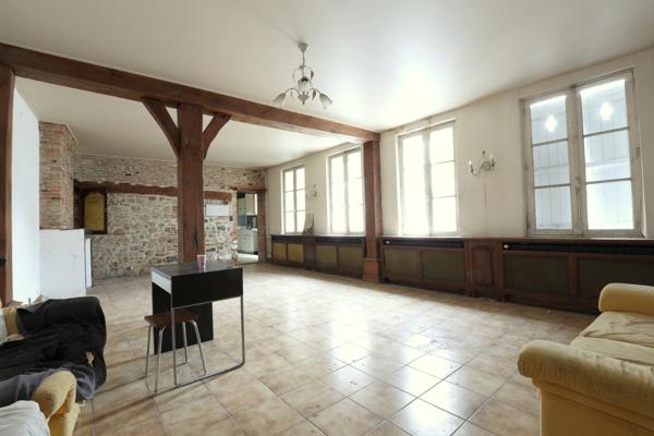 Murs libres d'un LOCAL COMMERCIAL à vendre rue Eugène LEDUC à LAON (02)