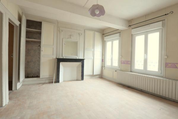 Murs libres d'un LOCAL COMMERCIAL à vendre rue Eugène LEDUC à LAON (02)