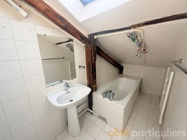 Location
                Appartement61,87 m² - 4 Pièces -
                    TOURS (37000)