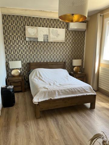 Belle maison rénovée avec cour, terrasse et garage