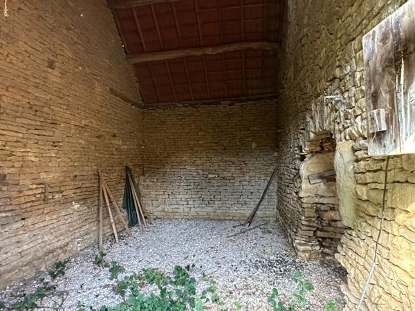 Ensemble de grange et écurie en pierre avec jardin, dans un environnement paisible proche de POUILLY EN AUXOIS (21)