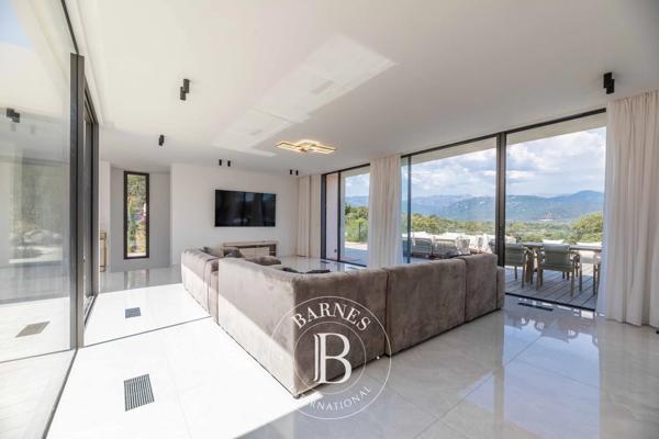 Sainte-Lucie-de-Porto-Vecchio, Maison 6 Chambres -  320 m² à vendre