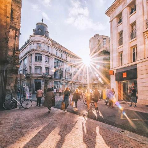 À vendre : Appartement lumineux de 2 pièces à Poitiers à proximité des transports en commun et des commerces