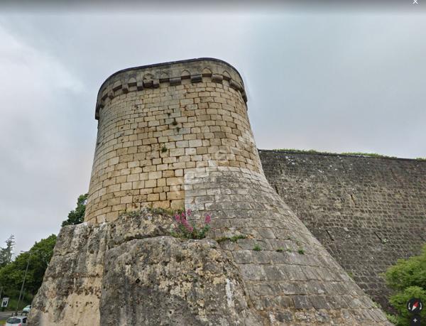 À vendre : Appartement lumineux de 2 pièces à Poitiers à proximité des transports en commun et des commerces