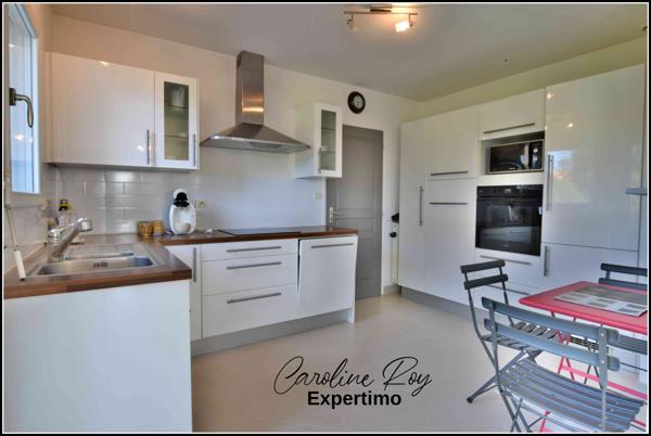 Clisson (44190) CLISSON - Maison contemporaine 4 chambres, garage sur 990 m² de terrain clos et arboré.