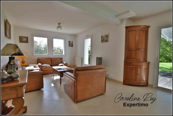 Clisson (44190) CLISSON - Maison contemporaine 4 chambres, garage sur 990 m² de terrain clos et arboré.