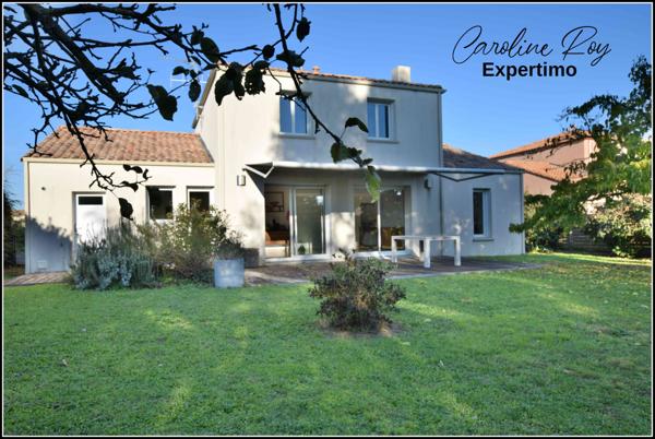 Clisson (44190) CLISSON - Maison contemporaine 4 chambres, garage sur 990 m² de terrain clos et arboré.