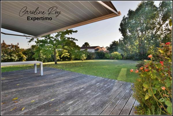 Clisson (44190) CLISSON - Maison contemporaine 4 chambres, garage sur 990 m² de terrain clos et arboré.