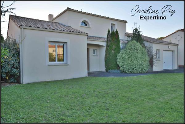 Clisson (44190) CLISSON - Maison contemporaine 4 chambres, garage sur 990 m² de terrain clos et arboré.