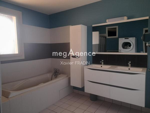 Maison à Nueil-les-Aubiers, 79250 - 5 pièces 115m²