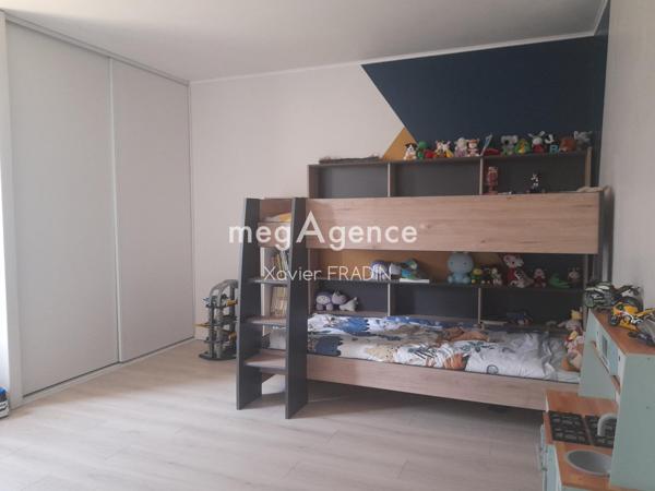 Maison à Nueil-les-Aubiers, 79250 - 5 pièces 115m²