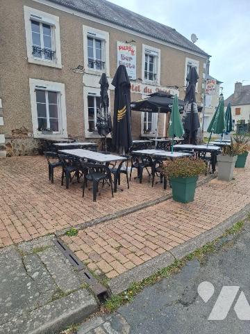 À vendre, très belle affaire,  fonds commercial bar restaurant situé à Henrichemont, dans le dé...