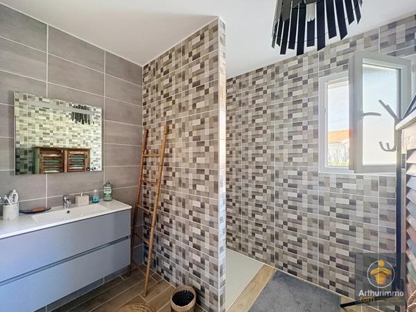 Vente                                                      Maison
                        
                     4 pièces                      100 m2                     à Mimizan