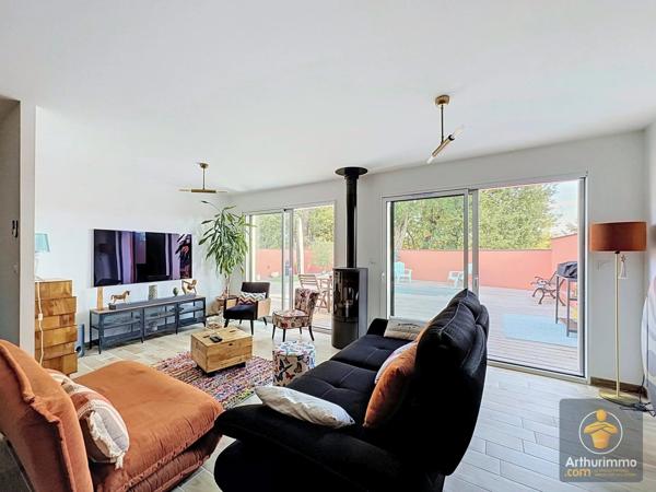 Vente                                                      Maison
                        
                     4 pièces                      100 m2                     à Mimizan
