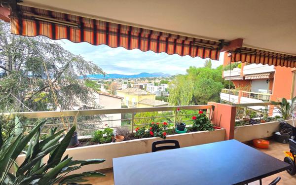 Appartement à vendre    3 pièces • 77 m2 Saint-Laurent-du-Var