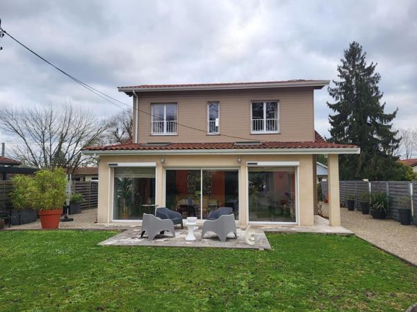 Belle maison rénovée avec studio indépendant.