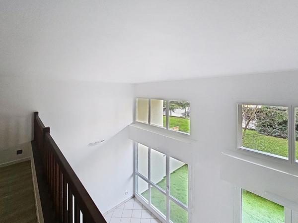 Duplex avec terrasse - stationnement au sous sol - rénovation énergétique récente