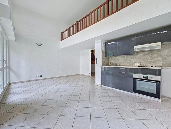 Duplex avec terrasse - stationnement au sous sol - rénovation énergétique récente