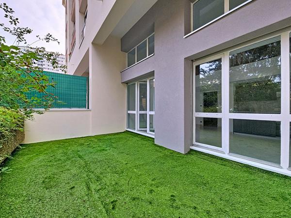 Duplex avec terrasse - stationnement au sous sol - rénovation énergétique récente