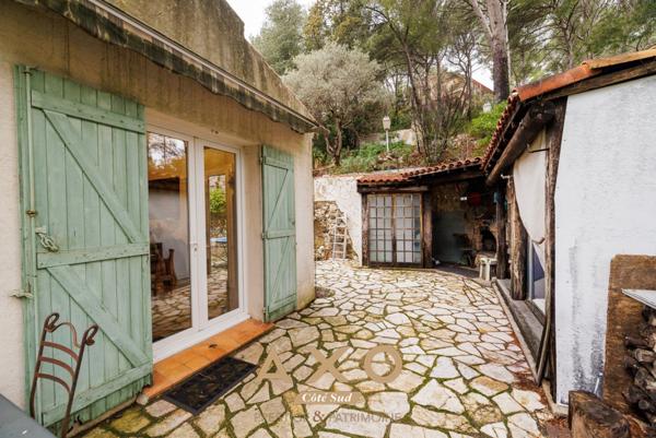 SUPER GÉMENOS  MAISON PROVENÇALE  ENVIRONNEMENT CALME  VUE COLLINES  PISCINE  TERRAIN 2 544 m²  APPARTEMENT INDÉPENDANT