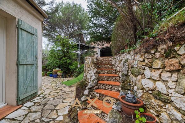 SUPER GÉMENOS  MAISON PROVENÇALE  ENVIRONNEMENT CALME  VUE COLLINES  PISCINE  TERRAIN 2 544 m²  APPARTEMENT INDÉPENDANT