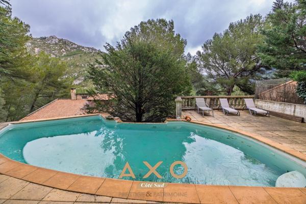 SUPER GÉMENOS  MAISON PROVENÇALE  ENVIRONNEMENT CALME  VUE COLLINES  PISCINE  TERRAIN 2 544 m²  APPARTEMENT INDÉPENDANT