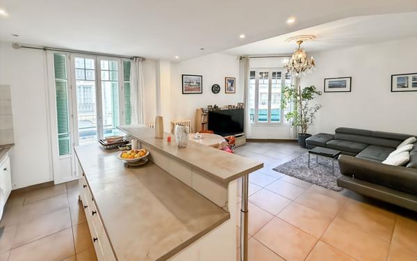 Appartement à vendre    3 pièces • 71,12 m2 Nice